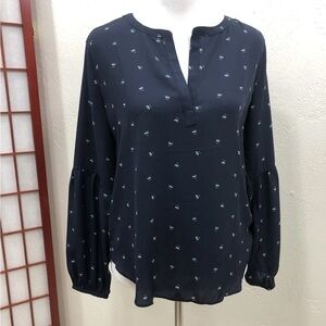 Ann Taylor LOFT Bohemian Blouse Knit Back Balloon Sleeve V-Neck Navy Flower M